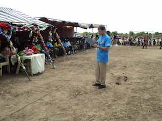 The head of the UNHCR head of office in Jonglei addressing the gathering in Bor on November 25, 2013 (Photo: UNHCR)