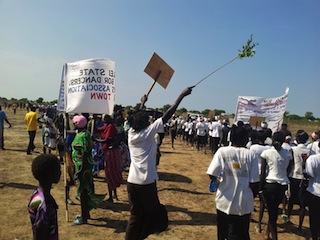 Women marching in Bor to campaign against gender based violence on November 25, 2013 (Photo: Ferrante Maria/UNHCR)