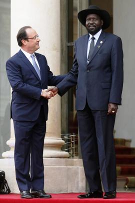 France's President Francois Hollande (L) greets South Sudan's President Salva Kiir in the courtyard of the Elysee Palace at the start of the Elysee Summit for Peace and Security in Africa, in Paris, December 6, 2013. Forty-two representatives, including presidents and heads of government take part in the two-day summit. (Photo Reuters/Benoit Tessier)