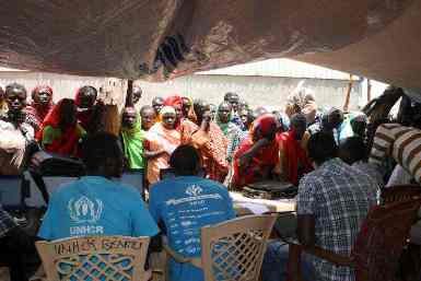 UN staffers distribute food tokens to Sudanese refugees in the Yida camp in South Sudan in May 2012 (Photo: UNHCR)