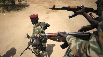 An SPLA soldier walks away from a vehicle in Juba on 21 December 2013 (Photo: Reuters/Goran Tomasevic)