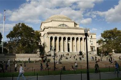Students walk across the campus of Columbia University in New York, October 5, 2009. (Reuters/Mike Segar)