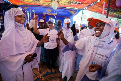 Local singer Ikram Idris performs during the event to commemorate the 16 Days of Activism against Gender Violence, organised by UNAMID Gender Unit in El Fasher, North Darfur on 5 December. 2013.  (Photo by Albert González Farran/UNAMID)