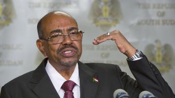 Sudan's President Omer al-Bashir speaks after meeting with South Sudan's President Salva Kiir, in the capital Juba, South Sudan Monday, Jan. 6, 2014 (AP Photo/Ali Ngethi)