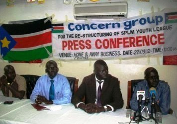 Agel Riing Machar (second from right) with the concerned group for restructuring of the SPLM youth league on 22 March 2012 (ST)
