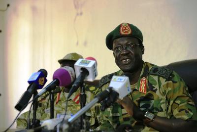 South Sudan's former chief of staff army, General James Hoth Mai, speaks to the press in Juba on 2 January 2014 (Photo: Reuters/James Akena)