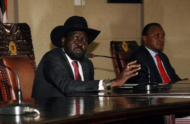 South Sudanese president Salva Kiir holds discussions in his office in Juba with his Kenyan counterpart, Uhuru Kenyatta, on Boxing Day ahead of peace talks in the Ethiopian capital, Addis Ababa (Photo: AFP)