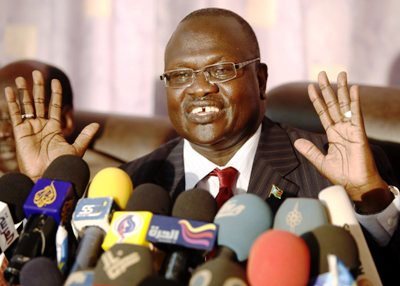 South Sudan's former VP Riek Machar addresses a press conference (Getty)