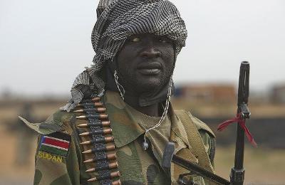 South Sudanese People Liberation Army (SPLA) soldier is pictured during a patrol in Malakal on January 21, 2014 a few days after retaking the town from rebel fighters (Photo AFP/Harrison Ngethi )