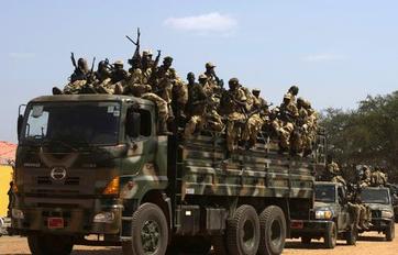 SPLA soldiers drive in a truck in Juba December 21, 2013 (REUTERS/Stringer)
