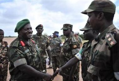 General Katumba Wamala, of the UPDF, shakes hands with a soldier during a visit to his troops in the African Union Mission in Somalia (AMISOM),  January 9, 2013. (Reuters/Tobin Jones/AU-UN IST Photo/Handout)