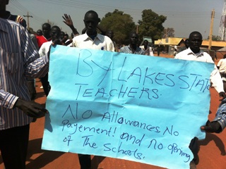 Lakes state teachers demonstrate on the streets to demand allowances, February 19, 2014 (ST)