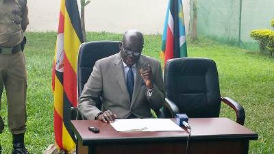 South Sudan's ambassador to Uganda Samuel Luate speaks to reporters in Kampala February 3, 2014 (Photo: Moses Lomayat)