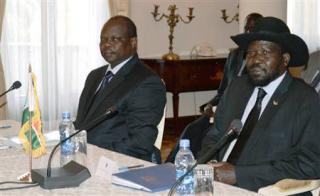 South Sudan's President Salva Kiir (R) and Pagan Amum attend a meeting at the national palace in the Ethiopian capital Addis Ababa in (Photo credit:AU)