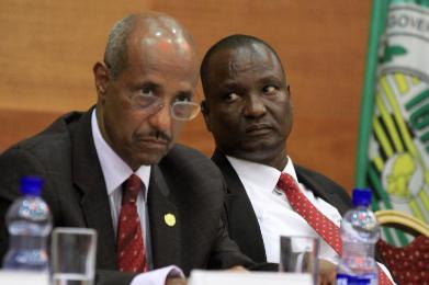 Seyoum Mesfin (L), chairperson of IGAD mediators, and Taban Deng Gai, the SPLM in Opposition's chief negotiator, attend the resumption of South Sudan talks in Addis Ababa on 11 February 2014 (Photo: Reuters/Tiksa Negeri)