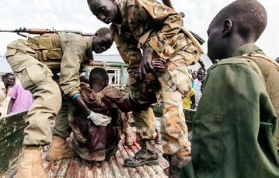 A Sudan People's Liberation Army (SPLA) soldier, who was wounded in renewed fighting, arrives for medical attention at a clinic in the IDP camp in Minkamen, Awerial January 22, 2014. (REUTERS/Adriane Ohanesian)