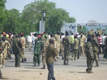 Protesting soldiers seen at the University of Juba junction on 24 March 2014 (ST)