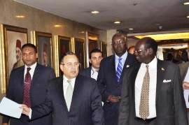 Egyptian Foreign Minister Nabil Fahmy (L) met Saturday with his South Sudanese counterpart Barnaba Marial Benjamin (Photo: Ministry of Foreign Affairs Handout)