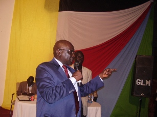 South Sudanese army chief Gen. Paul Malong Awan speaking at a Dinka Malual community meeting in Juba on 1 Novemer 2012 (ST)