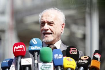 Deputy Prime Minister for energy Hussain al-Shahristani speaks during a ceremony for the opening of new units at the Basra refinery in Basra province, March 1, 2014. (REUTERS/Essam Al-Sudani)