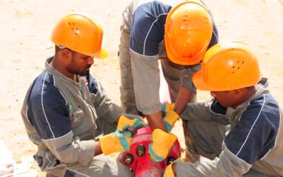 Sudanese oil workers at one of GNPOC fields in South Kordofan (file photo Asawer oil company)