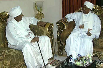 Sudanese president Omer Hassan al-Bashir (L) receiving his 1st Vice President Bakri Hassan Saleh in Khartoum May 22, 2014 (Ashorooq TV)