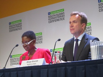 UN humanitarian coordinator Valerie Amos (L) and Norwegian foreign affairs minister Borge Brende speak to the press following an international donor conference in Oslo on 20 May 2014, aimed at boosting support for humanitarian efforts in South Sudan (ST)