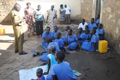 Members of a women's coalition visit Eastern Equatoria state's Torit state prison to meet with female inmates (ST)