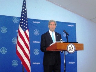 US secretary of state John Kerry addresses reporters in the South Sudan capital, Juba, on 2 May 2014 (ST)