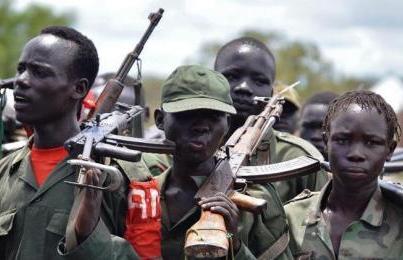 Members of the South Sudan Democratic Movement/Army (SSDM/A) faction march in Gumuruk on 13 May 2014 after their leader, David Yau Yau, signed a peace deal with the South Sudanese government on 9 May 2014 in Addis Ababa (Photo: AFP/Samir Bol)
