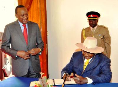 Uganda's president Yoweri Museveni signs the railway line deal as his Kenyan counterpart Uhuru Kenyatta looks on in Nairobi, Kenya May 11, 2014 (PPU Photo)