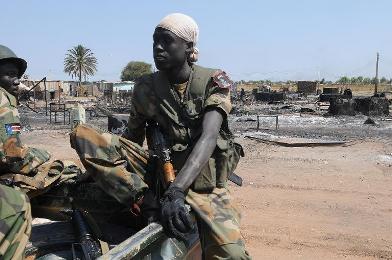 SPLA soldiers sit in a pick-up in the key north oil city of Bentiu after capturing it from rebels on 12 January 2014 (Photo: AFP/Simon Maina)