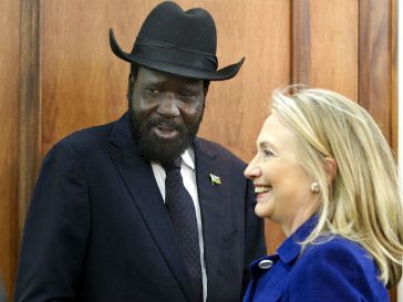 US secretary of state Hillary Clinton (R) meets with South Sudanese president Salva Kiir at the presidential office Building in the capital, Juba, on 3 August 2012 (Photo: POOL New/Reuters)