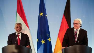 German foreign minister Frank-Walter Steinmeier (R) and his counterpart from Sudan Ali Ahmed Karti brief the media after a bilateral meeting at the foreign ministry in Berlin on 4 June 2014 (Photo: AP/Markus Schreiber)