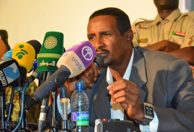 SRF field commander Mohamed Hamdan (Hametti) speaks in a press conference in Khartoum on Wednesday May 14, 2014 (ST)