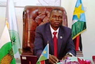 WES governor Bangasi Joseph Bakosoro, pictured in his office on 24 January 2012, has called for peaceful coexistance among communities following rising tensions over federalism (ST)