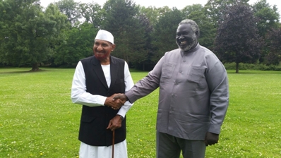 رئيس الجبهة الثورية مالك عقار وزعيم حزب الأمة الصادق المهدي في باريس - سودان تربيون