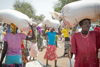 Food is distributed at a refugee site in South Sudan's Upper Nile state (Photo: WFP/Ahnna Gudmunds)