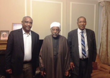 DUP leader Mohamed Osman al-Mirghani (C) poses with SRF deputy chairman al-Tom Hajo and SRF secretary of external affairs Yasir Arman on 22 August 2014 (Photo courtesy of the SRF)