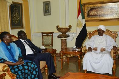 President Omer al-Bashir receives South Sudanese former vice-president and leader of the SPLM-in-Opposition, Riek Machar and his wife Angelina Teny in Khartoum on 10 August 2014 (ST)