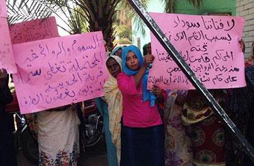 نساء وفتيات من قرية (الحديبة) في احتجاج وسط الخرطوم على مزرعة دواجن في قريتهن