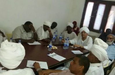 Farouk Abu Issa (R-C) chairs a meeting of the opposition National Consensus Forces on 10 September 2014 (ST)