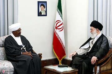 Sudanese president Omer Hassan al-Bashir (L) and the Supreme Leader of the Islamic Revolution, Ayatollah Khamenei, in Tehran on 26 June 2011 (FARS)