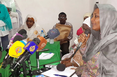 NUP deputy president Marriam al-Mahdi (R) speaks in a press conference after her released in Omdurman on 9 September 2014  (ST)