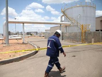 A worker walks through an oil production facility in Paloch in South Sudan's Upper Nile state, on 5 May 2013 (Photo: Hannah Mcneish/AFP)