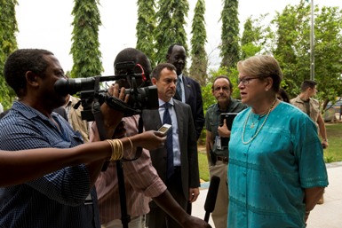 Newly appointed chief Ellen Margrethe Løj speaks to the media on her arrival in South Sudan's capial, Juba, on 2 September 2014 (ST)