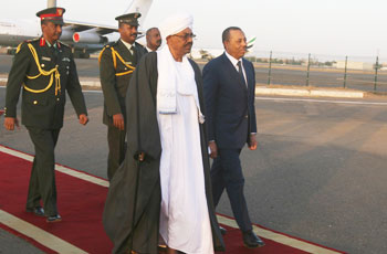 البشير استقبل رئيس وزراء ليبيا عبد الله الثني في أواخر أكتوبر 2014
