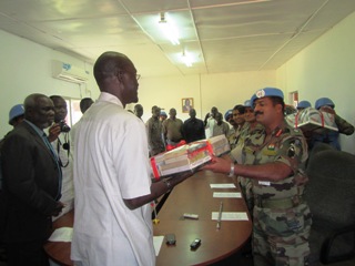 Indian commander Col. Hatkar hands over books donated to university students in Jonglei state capital Bor on 7 October 2014 (ST)