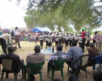 A local church choir welcomes Jonglei state governor John King to Panwel village on 12 October 2014 (ST)