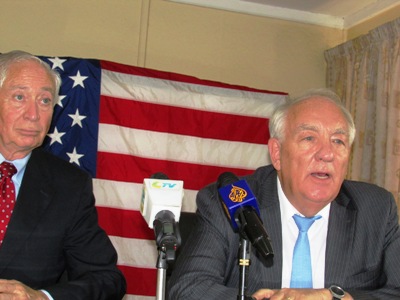 US ambassador-at-large for war crimes issues Stephen Rapp (R) speaking to reporters in Juba as the acting US ambassador to South Sudan looks on 9 October 2014 (ST)